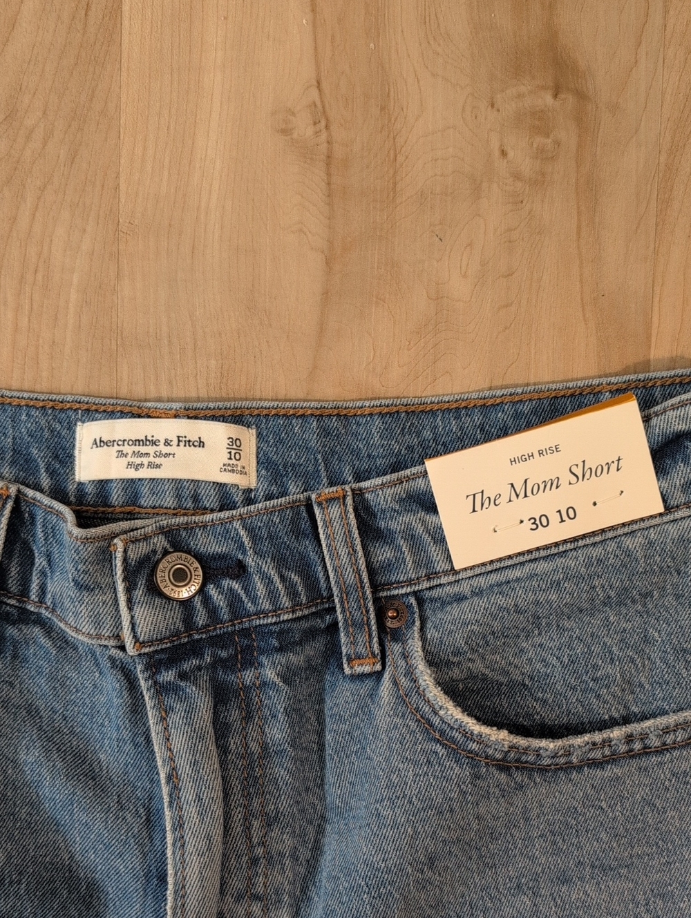 Abercrombie & Fitch High Rise The Mom Short - Picture 3 of 5